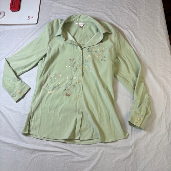 Northern Reflections Tops - VTG Northern Reflections Green Floral Embroidered Button Up Shirt Women‎ M M